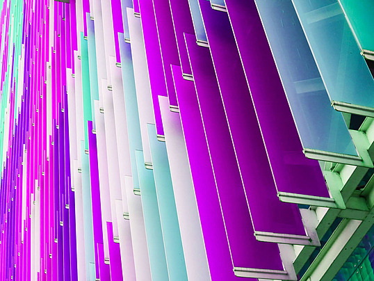 5 حالات استخدام زجاج شبكي عالي التأثير في التصنيع